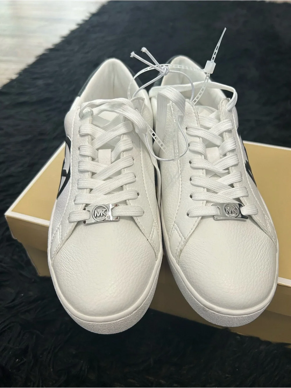 MICHAEL KORS white Mk black logo lace up shoes sneakers women’s 7 new